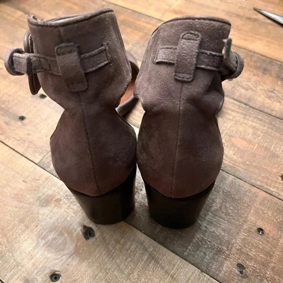 💗 Bernardo Suede Heels - Size 6M - Picture 6 of 7